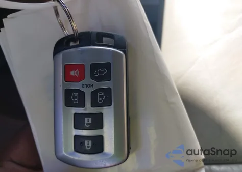 2017 Toyota Sienna Xle 8 Passenger z USA, uszkodzony, nr VIN 5TDYZ3DC9HS820021